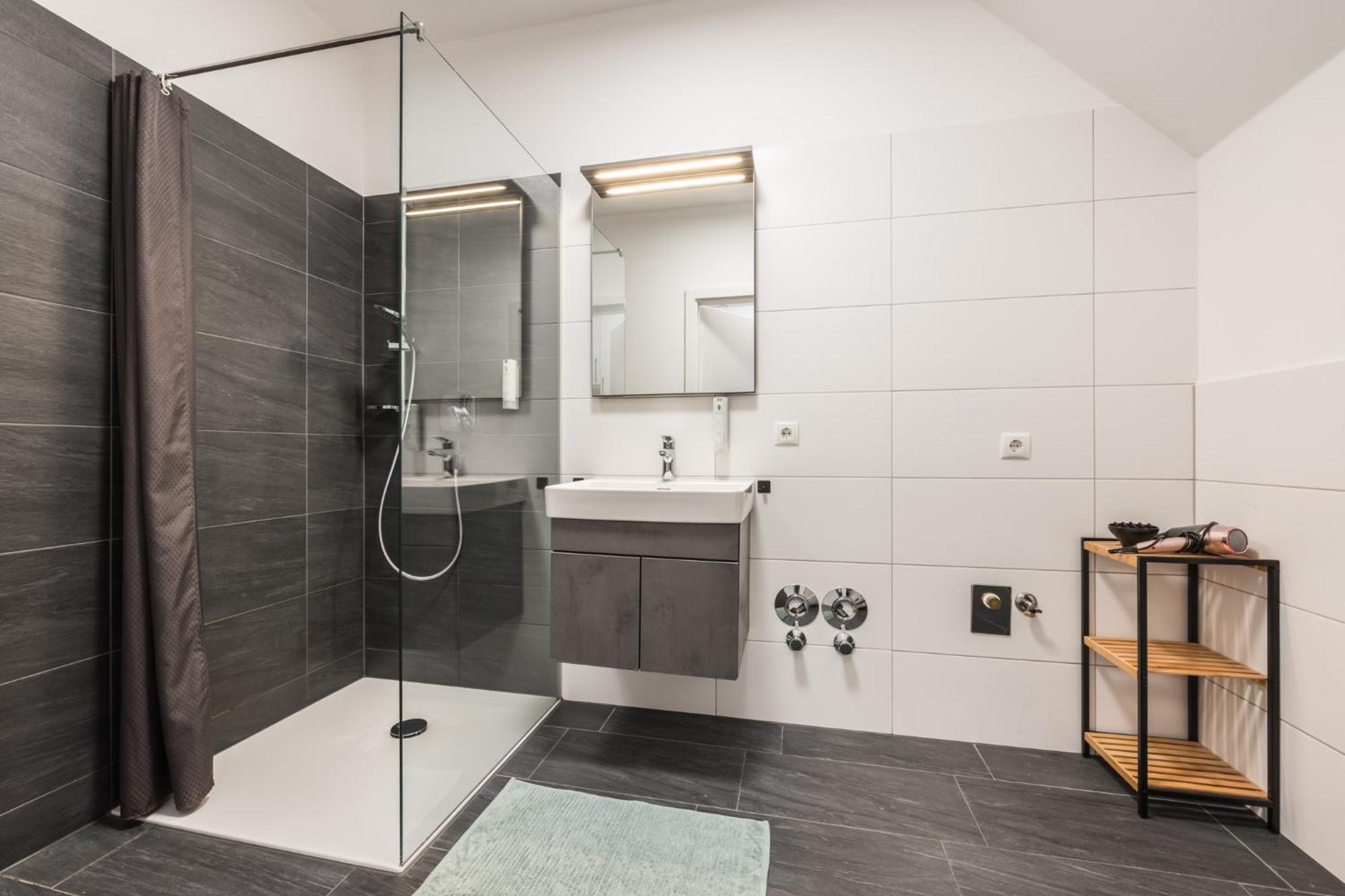 Myquartier Central City Suites Инсбрук Екстериор снимка