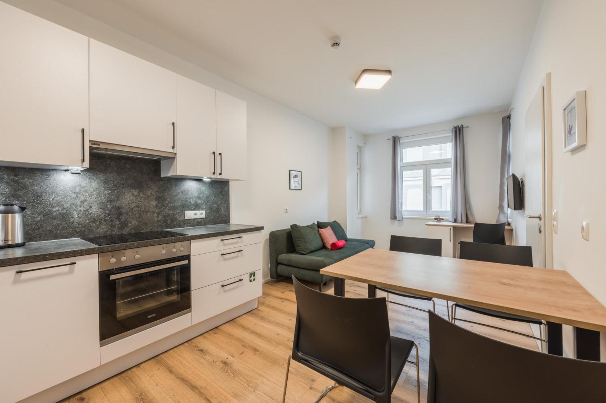 Myquartier Central City Suites Инсбрук Екстериор снимка